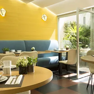 Hotell A La Des Artistes, Paris