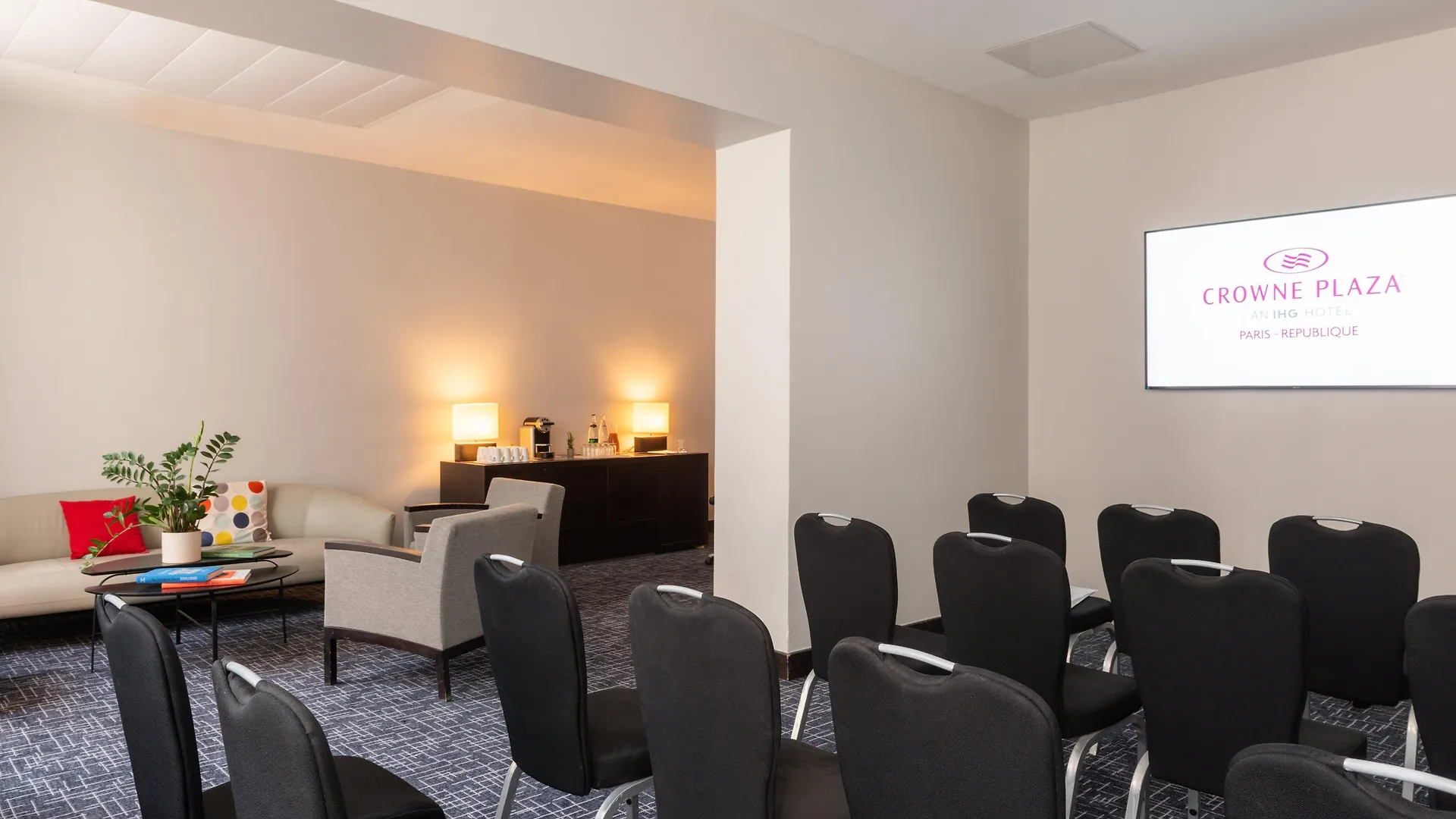 Отель Crowne Plaza Paris Republique By Ihg