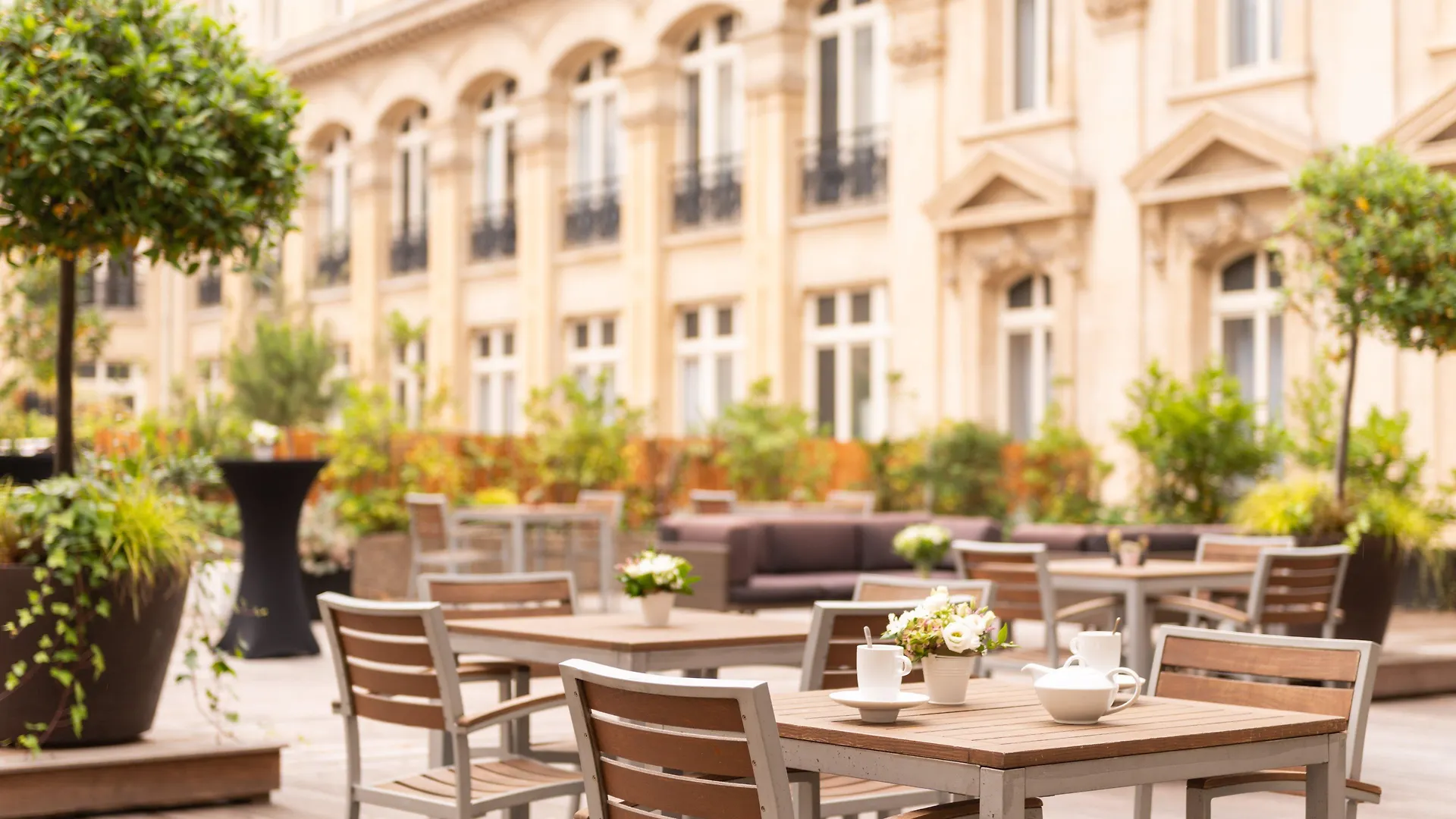 Crowne Plaza Paris République, an IHG Hotel