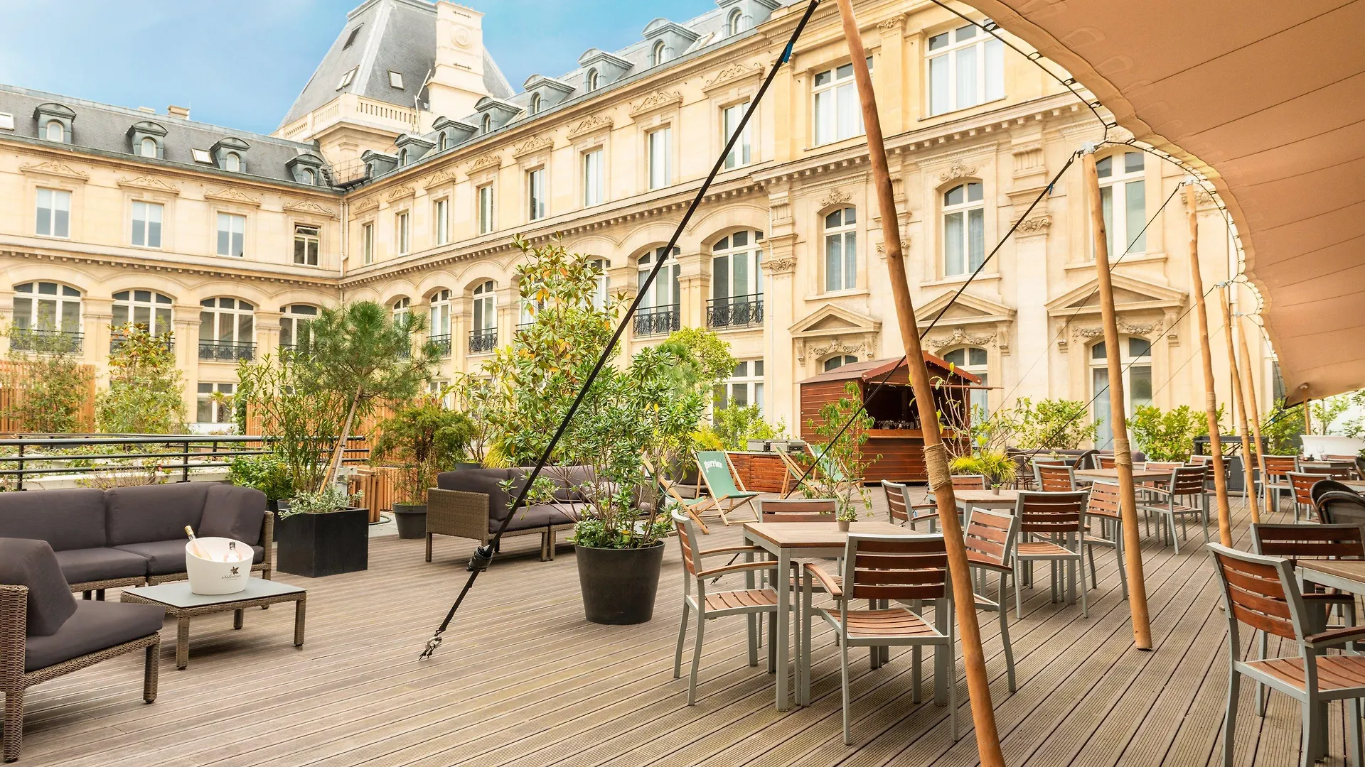 Crowne Plaza Paris République, an IHG Hotel