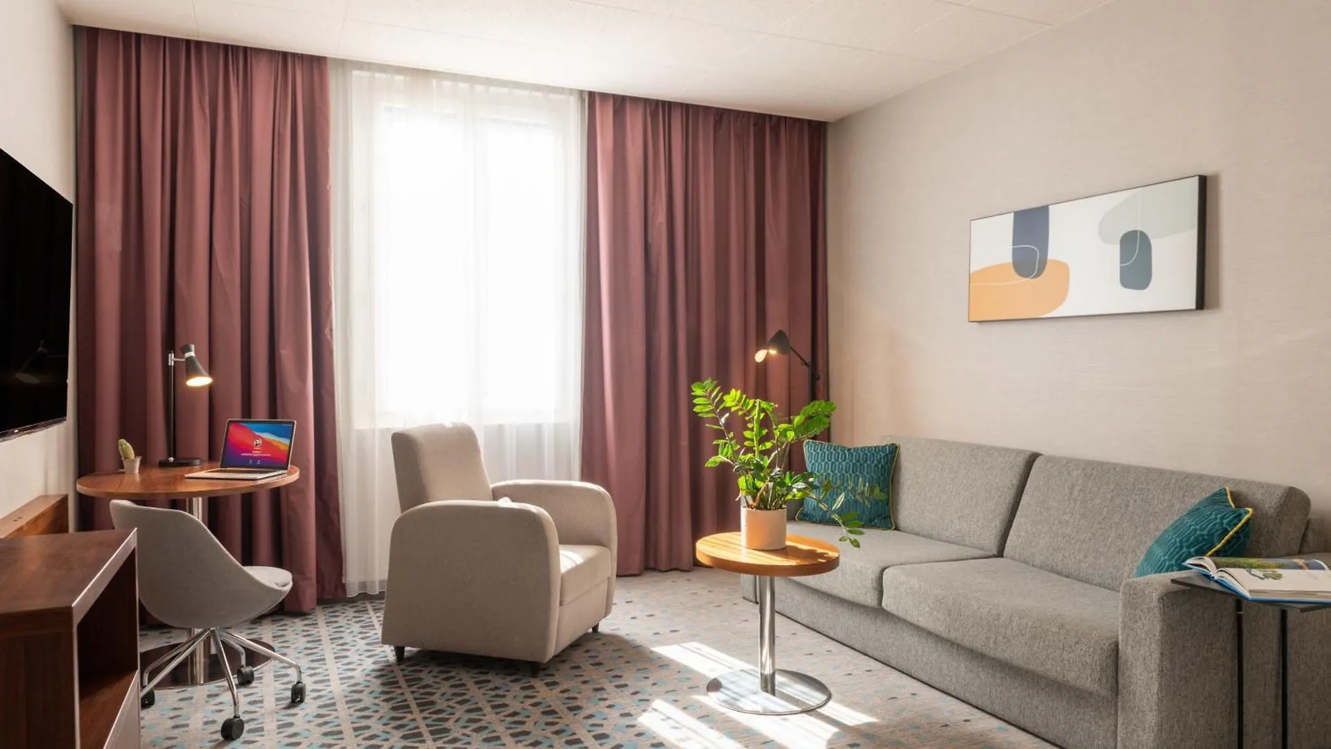 Отель Crowne Plaza Paris Republique By Ihg