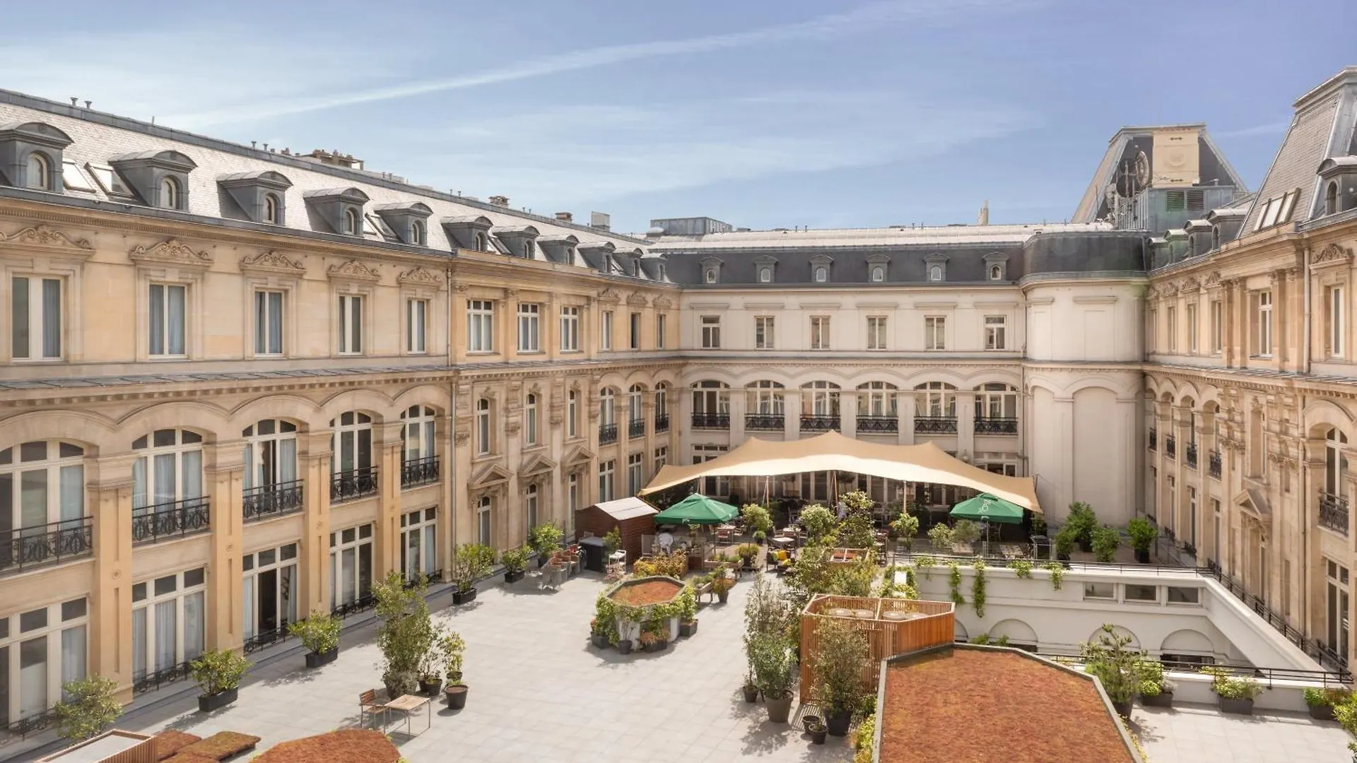 Crowne Plaza Paris République, an IHG Hotel