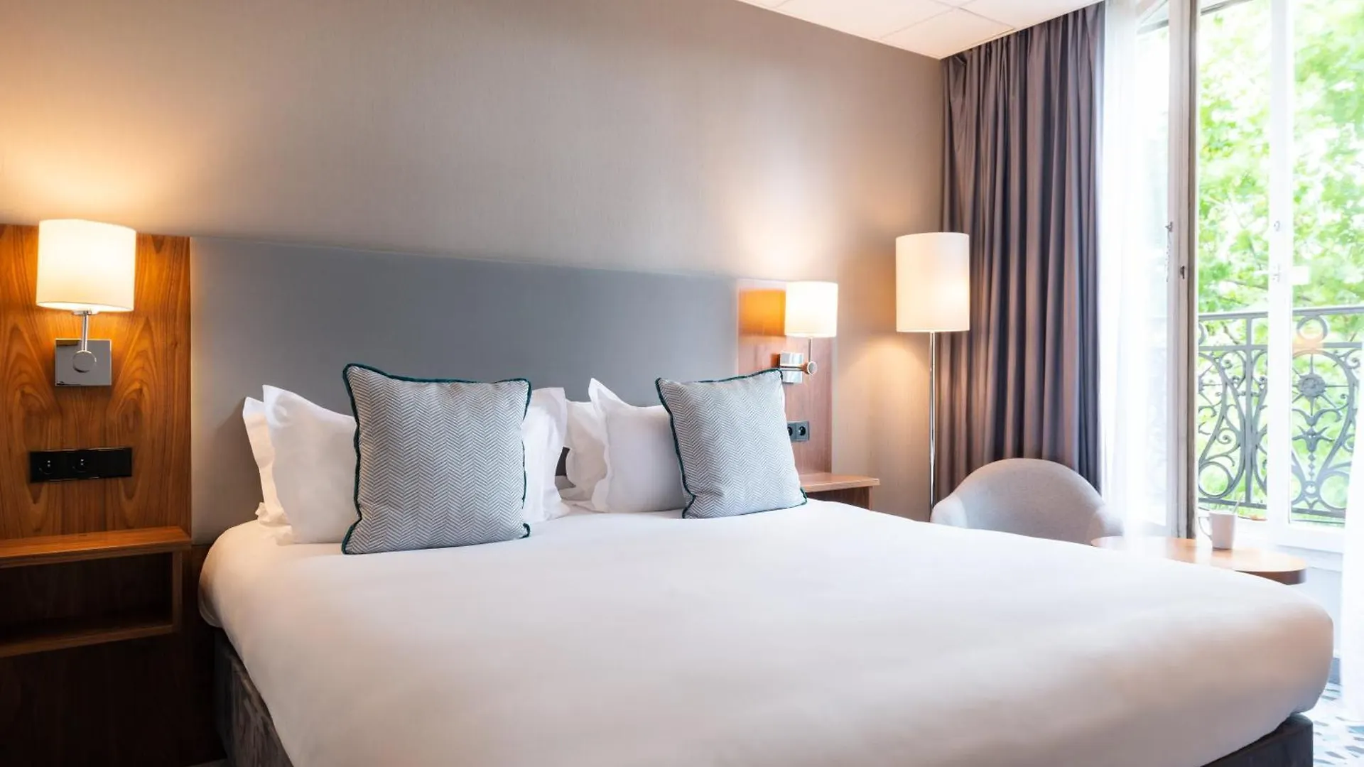 ****  Crowne Plaza Paris République, an IHG Hotel France