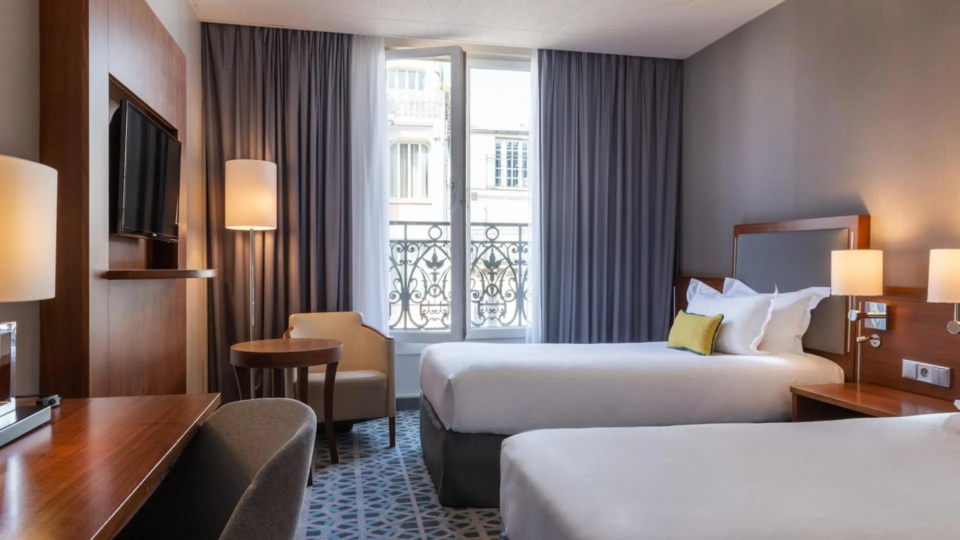 Crowne Plaza Paris République, an IHG Hotel 4*,