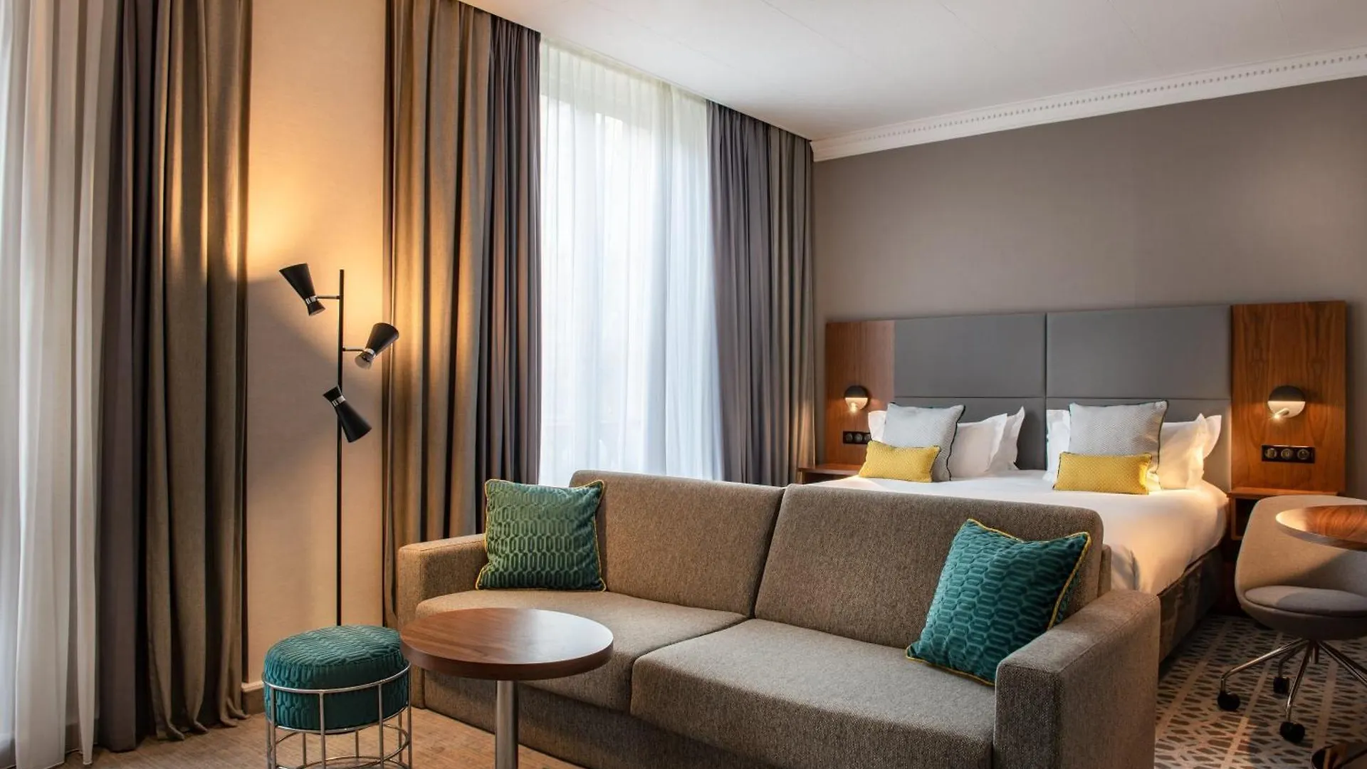 Crowne Plaza Paris République, an IHG Hotel