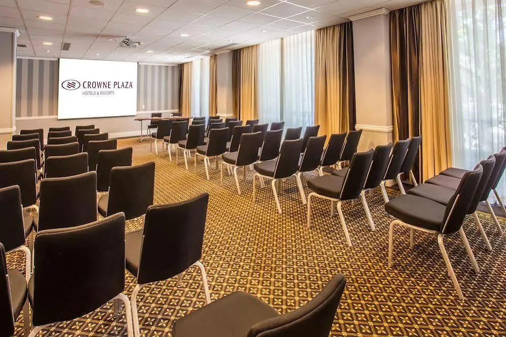 Отель Crowne Plaza Paris Republique By Ihg